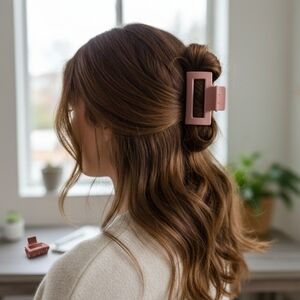 Elegant Pink Small Hair Claw Clip (New)